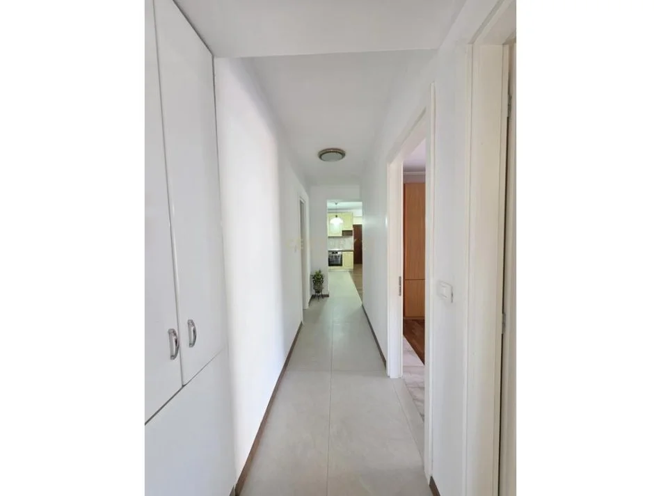 Tirane, jepet me qera apartament 2+1 Kati 3, 115 m² 1.000 € 