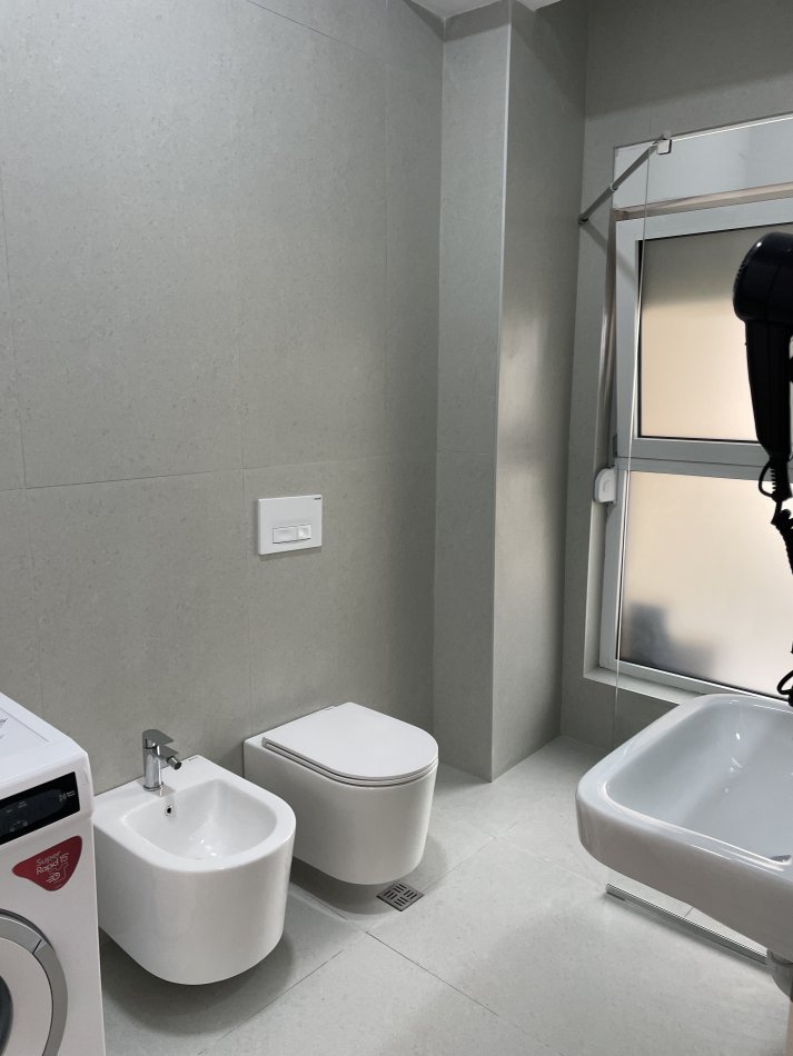 Tirane, jap me qera apartament 1+1+Ballkon Kati 5, 60 m² 450 € (Rruga Pasho Hysa)