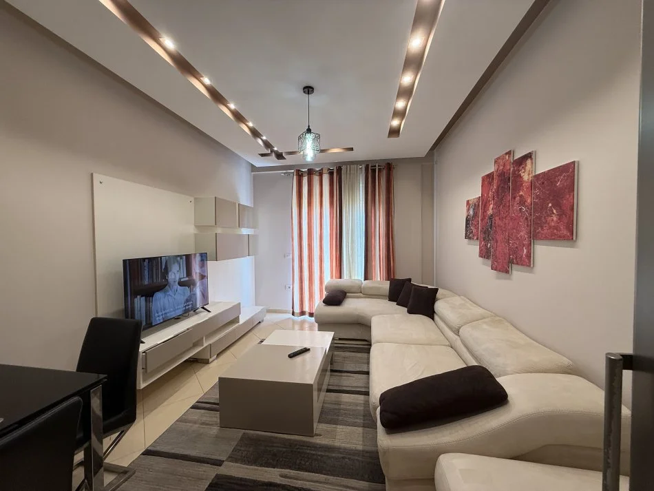 Tirane, jepet me qera apartament 1+1+Ballkon Kati 2, 70 m² 500 € 