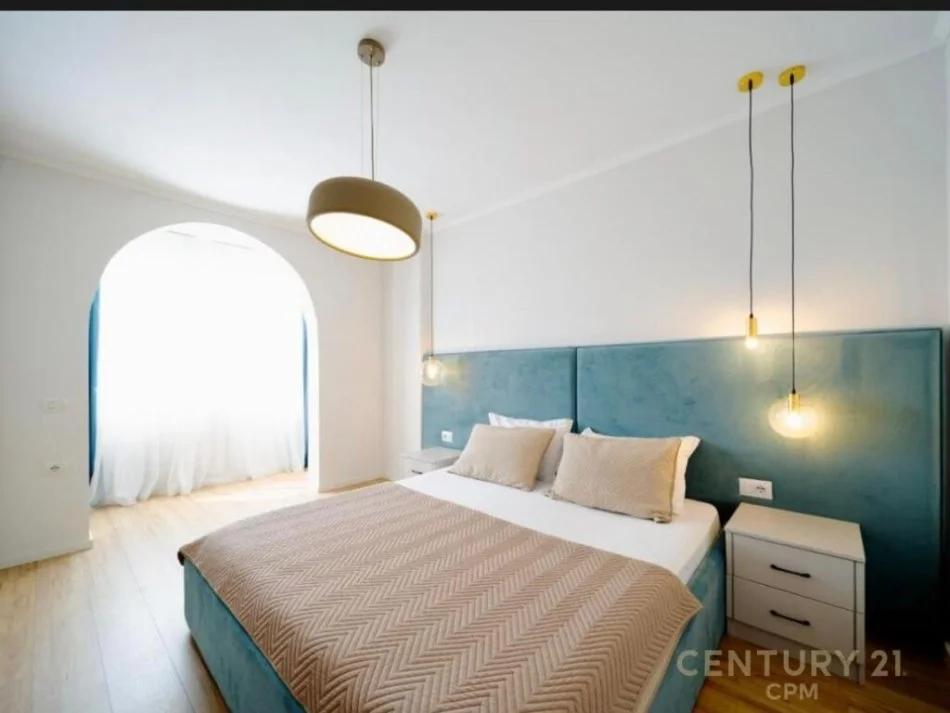 Tirane, jepet me qera apartament 2+1 , 100 m² 1.000 € (Qendra Tregtare Kristal)