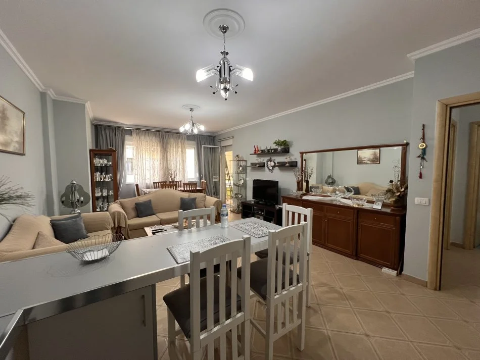 Tirane, shes apartament 2+1+Aneks+Ballkon Kati 2, 104 m² 132.000 € 