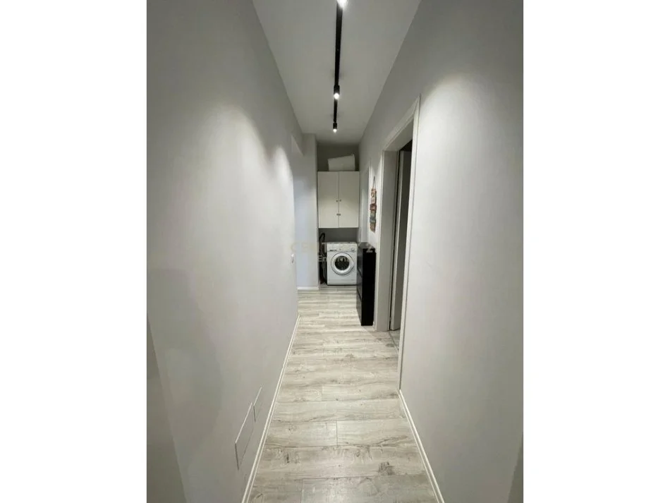 Tirane, jepet me qera apartament 3+1 Kati 4, 115 m² 1.000 € 