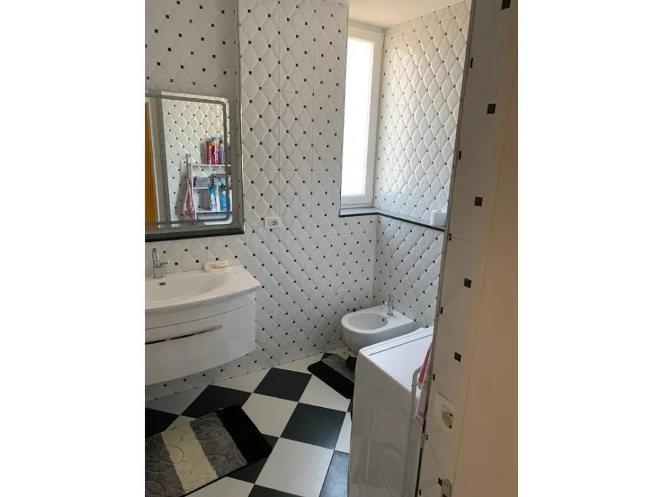 Tirane, jepet me qera apartament 2+1 Kati 8, 95 m² 750 € 