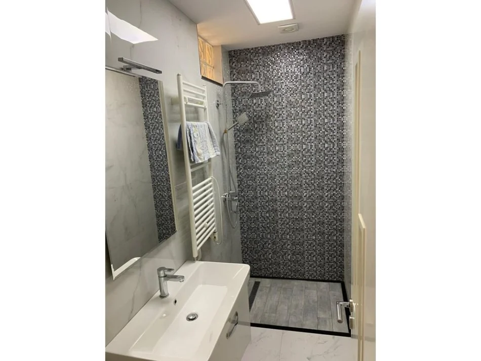 Tirane, jepet me qera apartament 2+1 Kati 8, 95 m² 750 € 