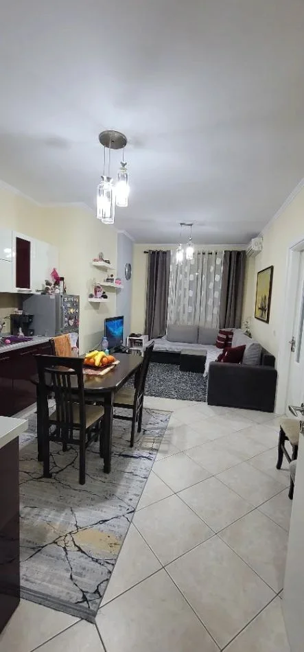 Tirane, jepet me qera hotel Kati 5, 60 m² 400 € (Marinaj Hotel)