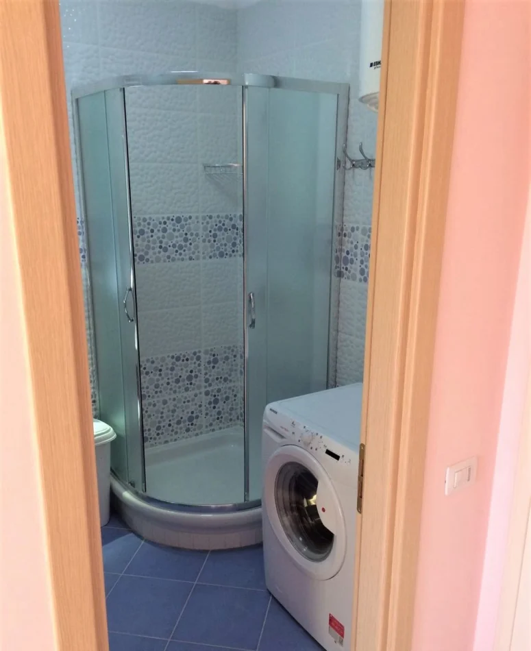 Tirane, jepet me qera apartament 1+1 Kati 4, 68 m² 500 € (Zogu I Zi)