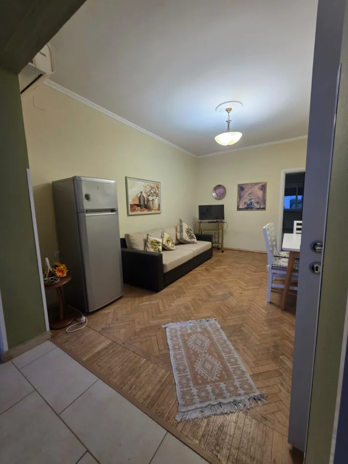 Tirane, apartament 1+1 Kati 2, 56 m² 600 € (Post Parkimi Qender Dollari)