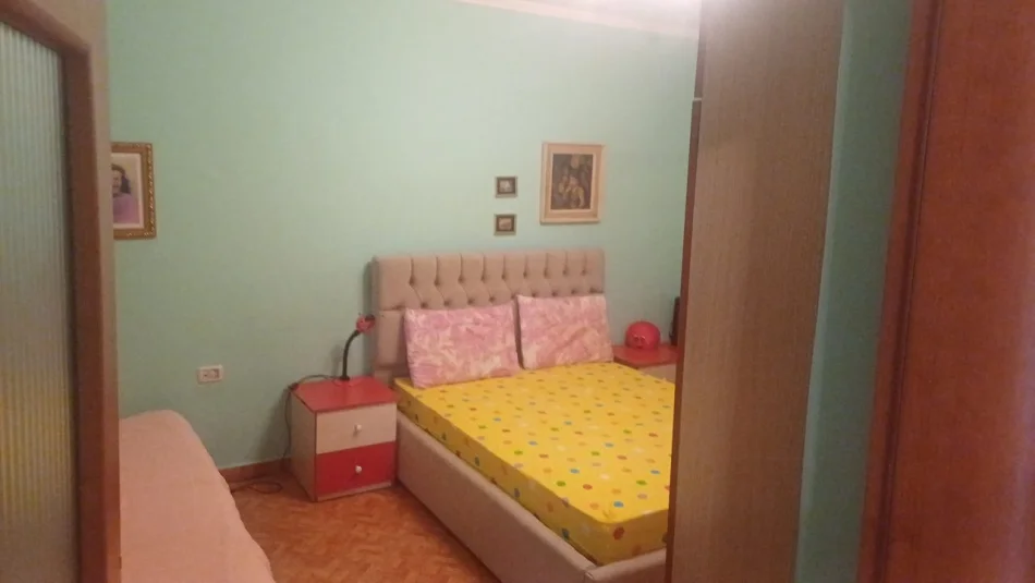 Tirane, jepet me qera apartament 1+1 Kati 3, 65 m² 400 € (Dhjetori)