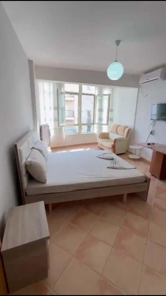 Durres, jepet me qera apartament 2+1 Kati 3, 40 m² 300 € (Golem)