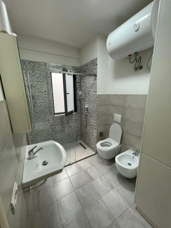 Tirane, jepet me qera apartament 1+1 Kati 4, 73 m² 550 € (Astir)