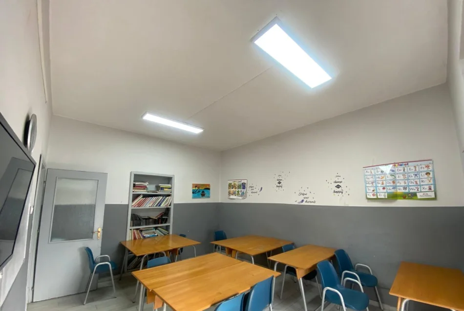 Tirane, jepet me qera ambjent biznesi Kati 3, 102 m² 780 € (Sheshi Willson 1000 E Muaj 2)