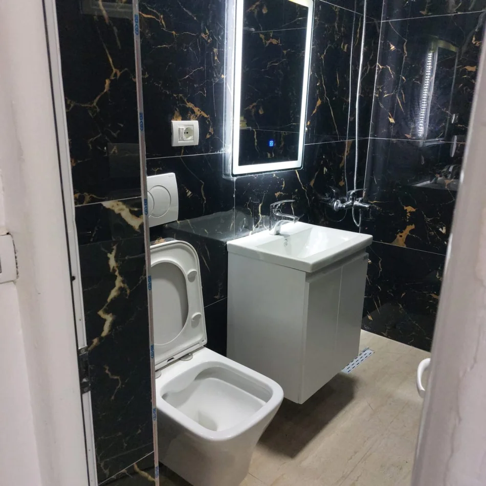 Tirane, jepet me qera apartament 1+1 Kati 1, 30 m² 250 € (Rruga Arben Broci)