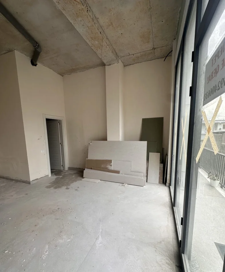 Tirane, jepet me qera ambjent biznesi Kati 1, 35 m² 600 € (Paskuqan)
