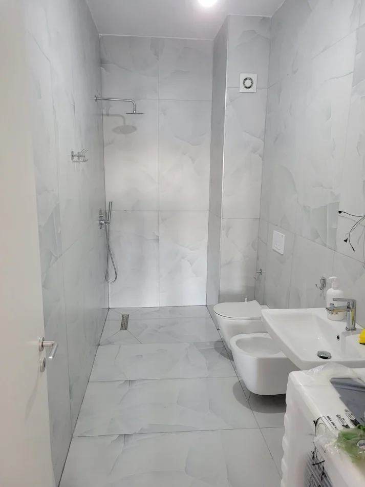 Tirane, jepet me qera apartament 1+1 Kati 6, 50 m² 350 € (Ali Demi)