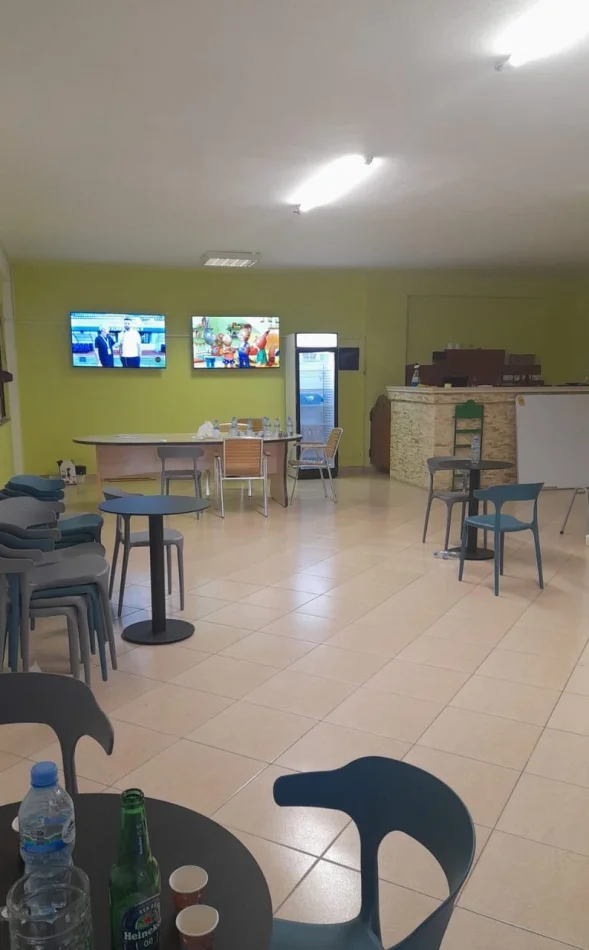 Tirane, jepet me qera ambjent biznesi Kati 1, 188 m² 1700 € (Bill Clinton Street)