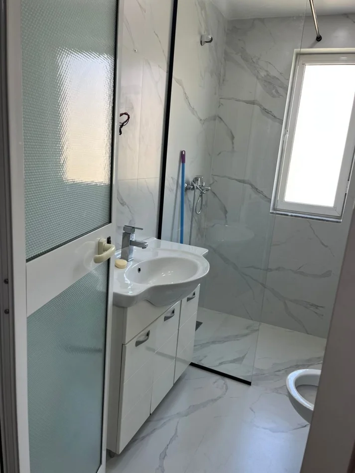 Tirane, jepet me qera apartament 1+1 Kati 4, 55 m² 400 € (Porcelan)