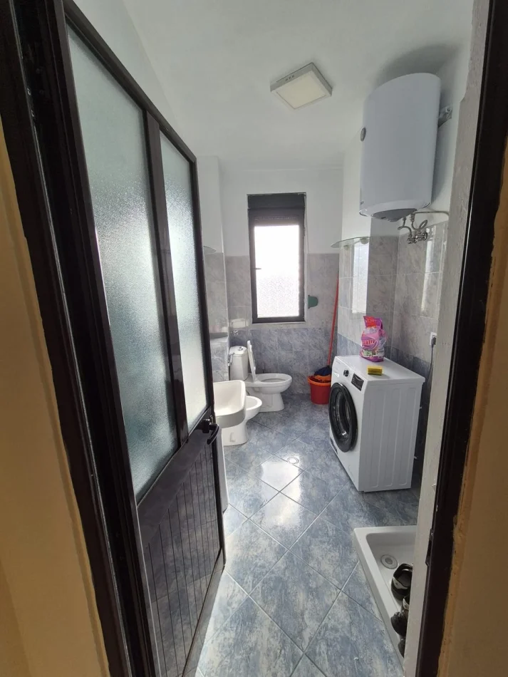 Tirane, jepet me qera apartament 2+1 Kati 7, 80 m² 700 € (Brryli)