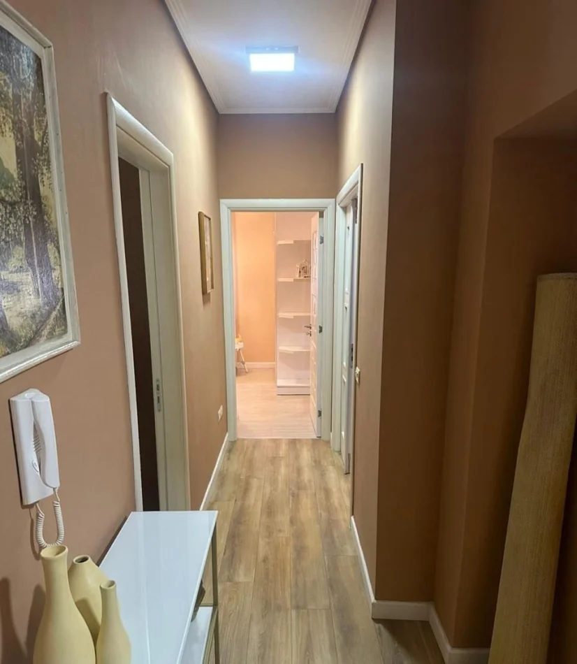 Tirane, jepet me qera apartament 2+1 Kati 4, 85 m² 700 € (Liqeni Artificial)