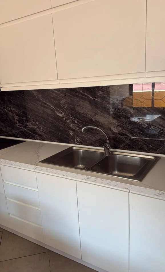 Tirane, jepet me qera apartament 1+1 Kati 6, 60 m² 470 € (Rruga Rrapo Hekali)