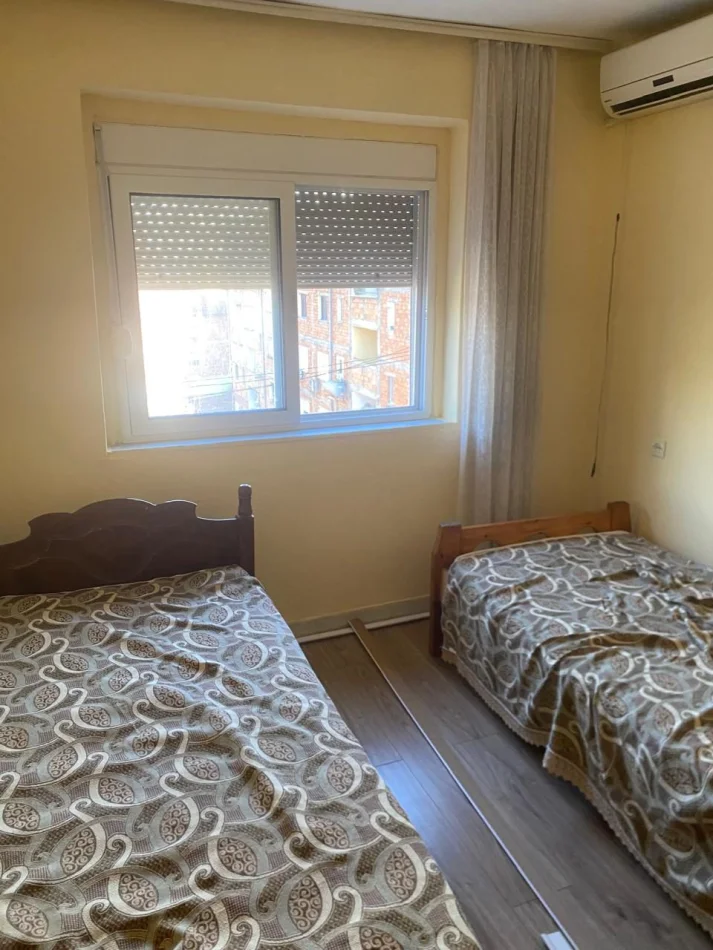 Tirane, jepet me qera apartament 2+1 Kati 5, 85 m² 470 € (Perball Harry Fultz)