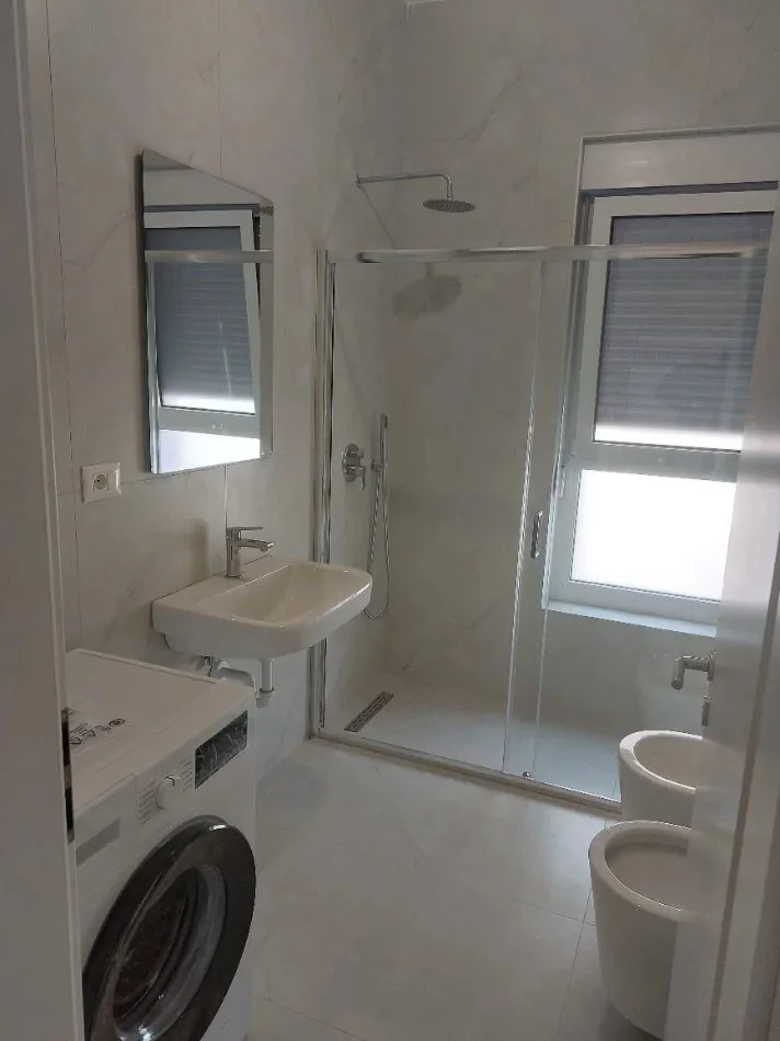 Tirane, jepet me qera apartament 2+1 Kati 4, 77 m² 500 € (Kadiu)