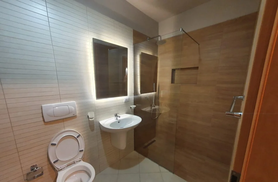 Tirane, jepet me qera apartament 1+1 Kati 2, 65 m² 550 € (Dhjetori Kompleksi Kontakt)