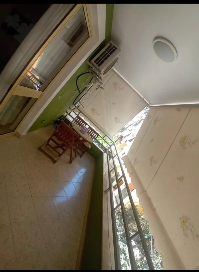 Tirane, jepet me qera apartament 1+1 Kati 2, 70 m² 700 € (Rruga Myslym Shyri)