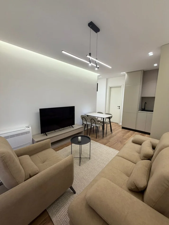 Tirane, jepet me qera apartament 1+1 Kati 3, 57 m² 550 € (Fusha Aviacionit)