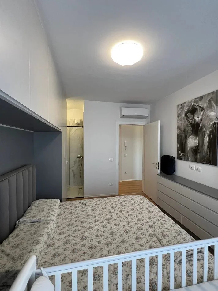 Tirane, jepet me qera apartament 2+1 Kati 9, 100 m² 850 € (Rruga 5 Maji)