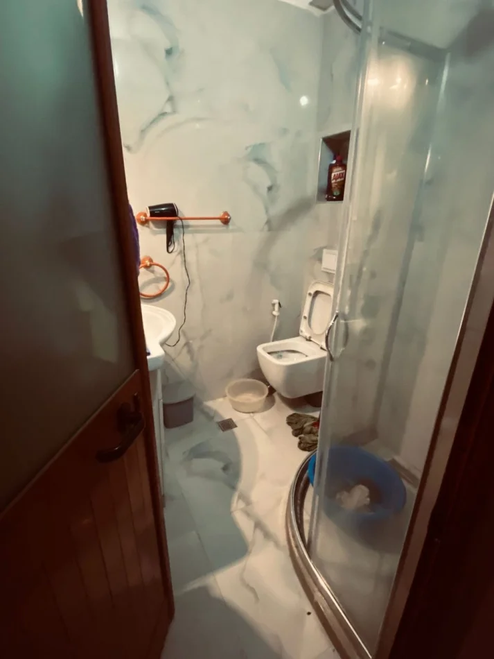 Tirane, jepet me qera apartament 2+1 Kati 1, 110 m² 110 € (Apartament 2 12tualete Kodra E Diellit)