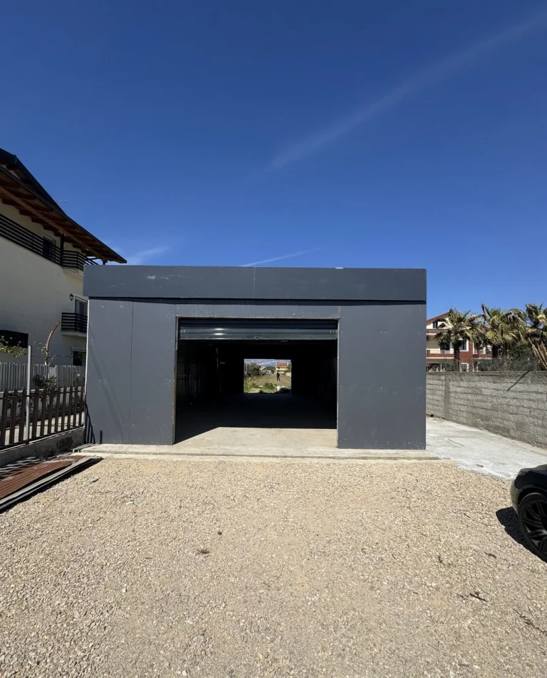 Tirane, jepet me qera magazine Kati 0, 140 m² 900 € (Tirana International Airport Mother Teresa)