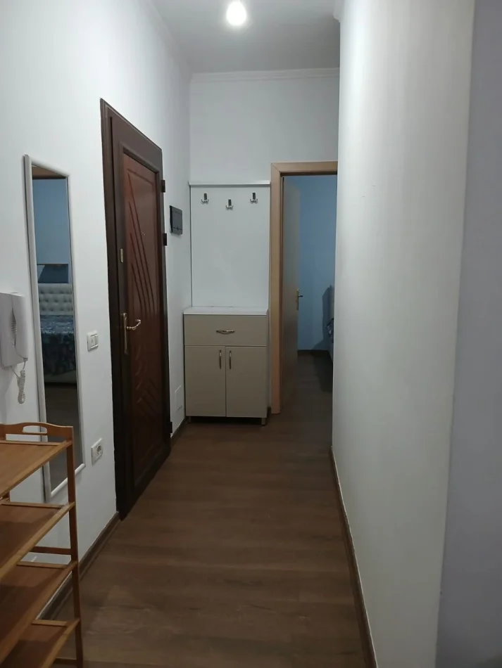 Tirane, jepet me qera apartament 2+1 Kati 3, 90 m² 380 € (Fresku)