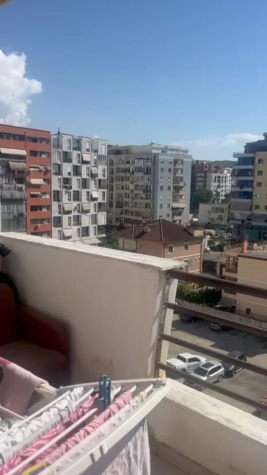 Tirane, jepet me qera apartament 1+1 Kati 5, 85 m² 400 € (Astir)