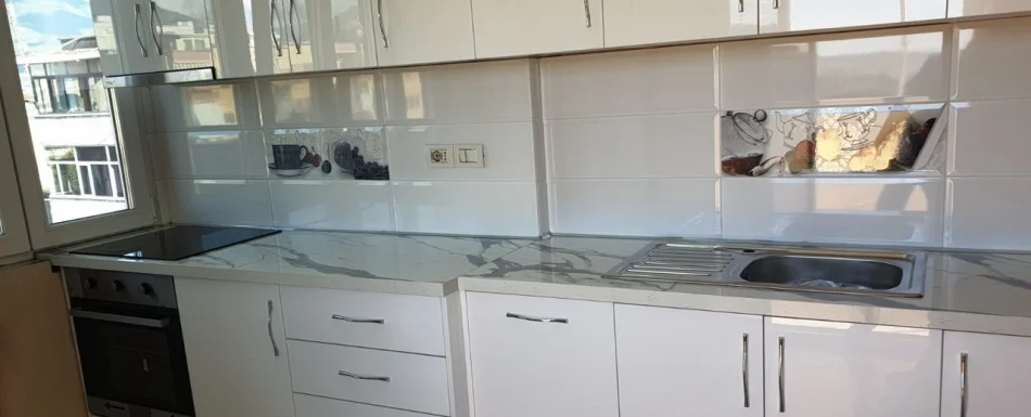 Tirane, jepet me qera apartament 1+1 Kati 5, 85 m² 420 € (Rruga Kongresi I Manastirit)