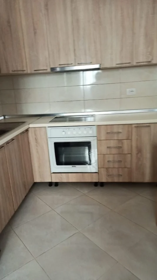 Tirane, jepet me qera apartament 1+1 Kati 1, 66 m² 600 € (Qyteti Studenti)