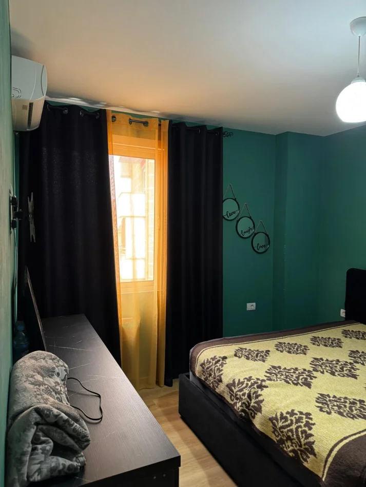 Tirane, jepet me qera apartament 2+1 Kati 3, 90 m² 550 € (Rruga Pinare)