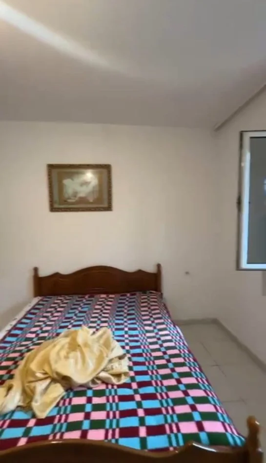 Tirane, jepet me qera apartament 1+1 Kati 1, 50 m² 300 € (Rruga 5 Maji)