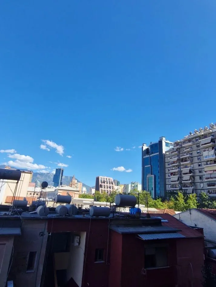 Tirane, jepet me qera zyre Kati 2, 103 m² 1.000 € (Tirana Garden Building)