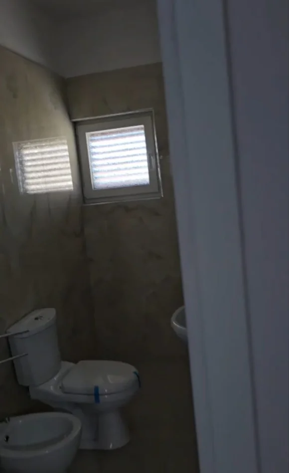 Tirane, jepet me qera apartament 1+1 Kati 2, 65 m² 450 € (Rruga 5 Maji)