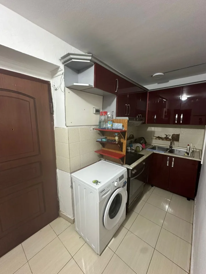 Tirane, jepet me qera apartament 2+1 Kati 3, 75 m² 450 € (Pediatria)
