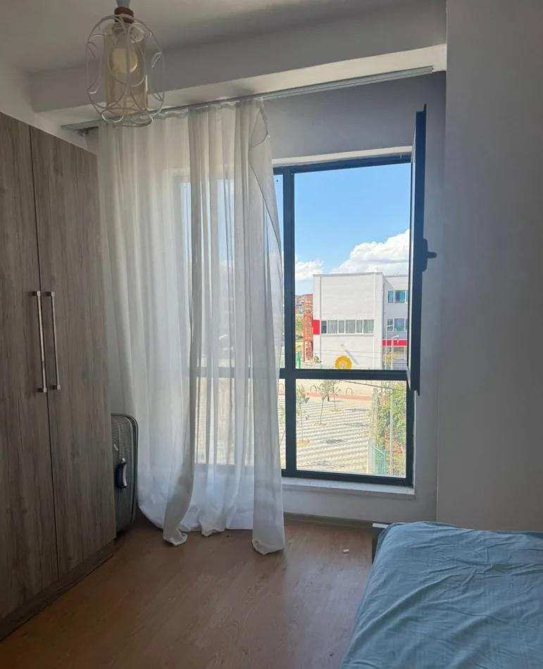 Tirane, jepet me qera apartament 3+1 Kati 1, 133 m² 500 € (Rruga 5 Maji)