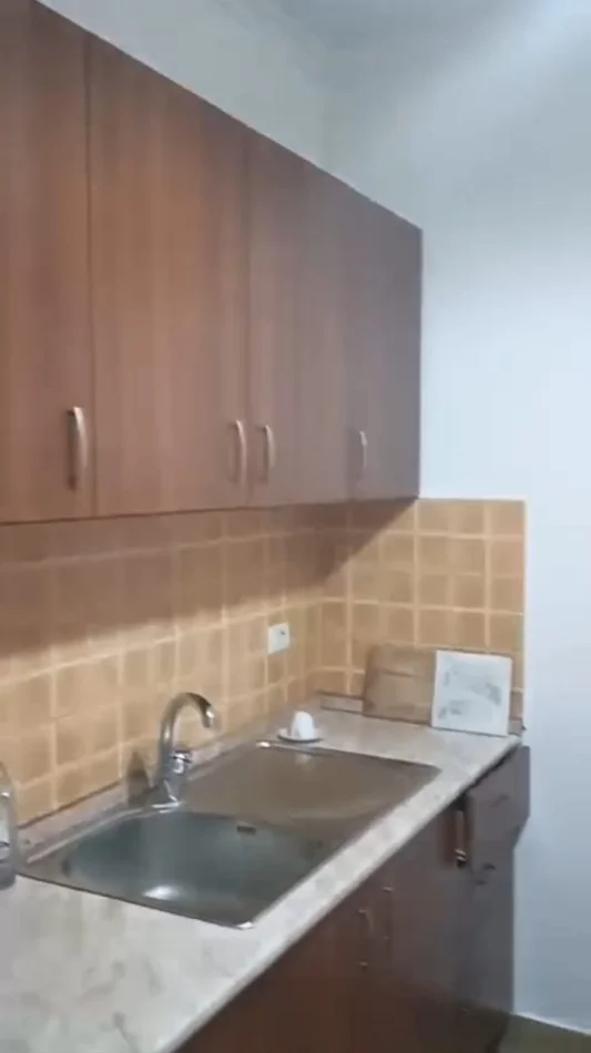 Tirane, jepet me qera apartament 1+1 Kati 3, 54 m² 350 € (Selvia)