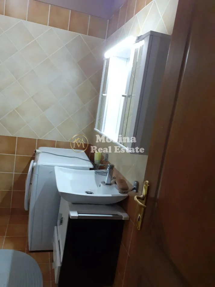 Tirane, jepet me qera apartament 2+1 Kati 3, 75 m² 600 € (Square 21)