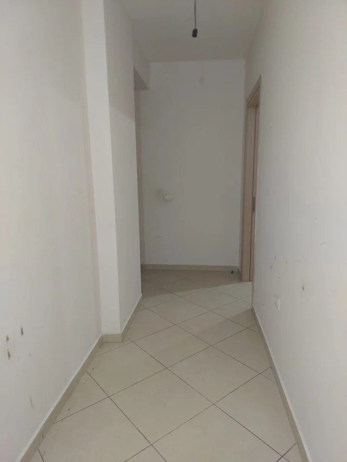 Tirane, jepet me qera apartament 2+1 Kati 4, 90 m² 500 € (Rruga 5 Maji)