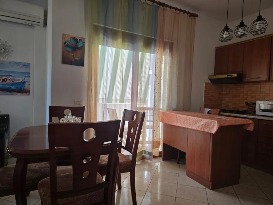 Tirane, jepet me qera apartament 2+1 Kati 3, 120 m² 650 € (Rruga Siri Kodra)