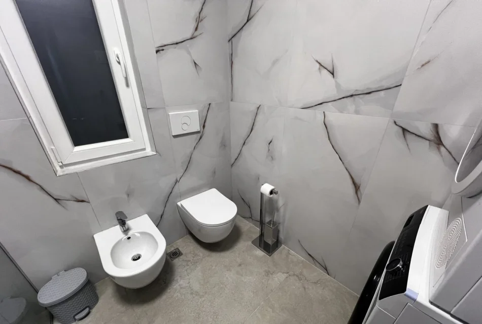 Tirane, jepet me qera apartament 1+1 Kati 1, 65 m² 600 € (Tregu Elektrik)
