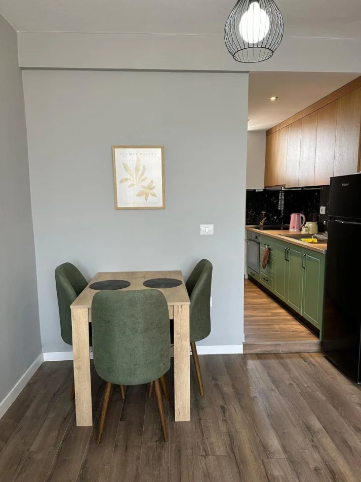 Tirane, jepet me qera apartament 1+1 Kati 5, 65 m² 650 € (Pazari i Ri)