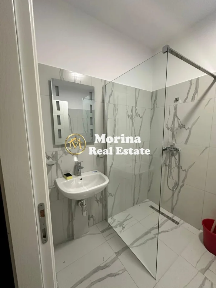 Tirane, jepet me qera apartament 2+1 Kati 3, 110 m² 750 € (Xhamllik)