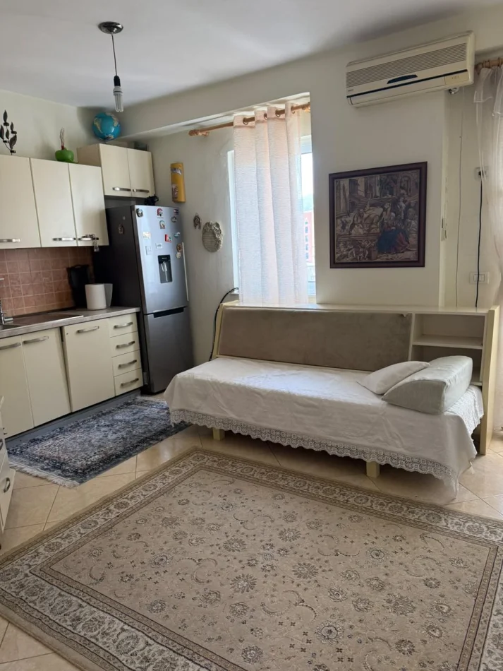 Tirane, jepet me qera apartament 1+1 Kati 6, 60 m² 400 € (Oxhaku)