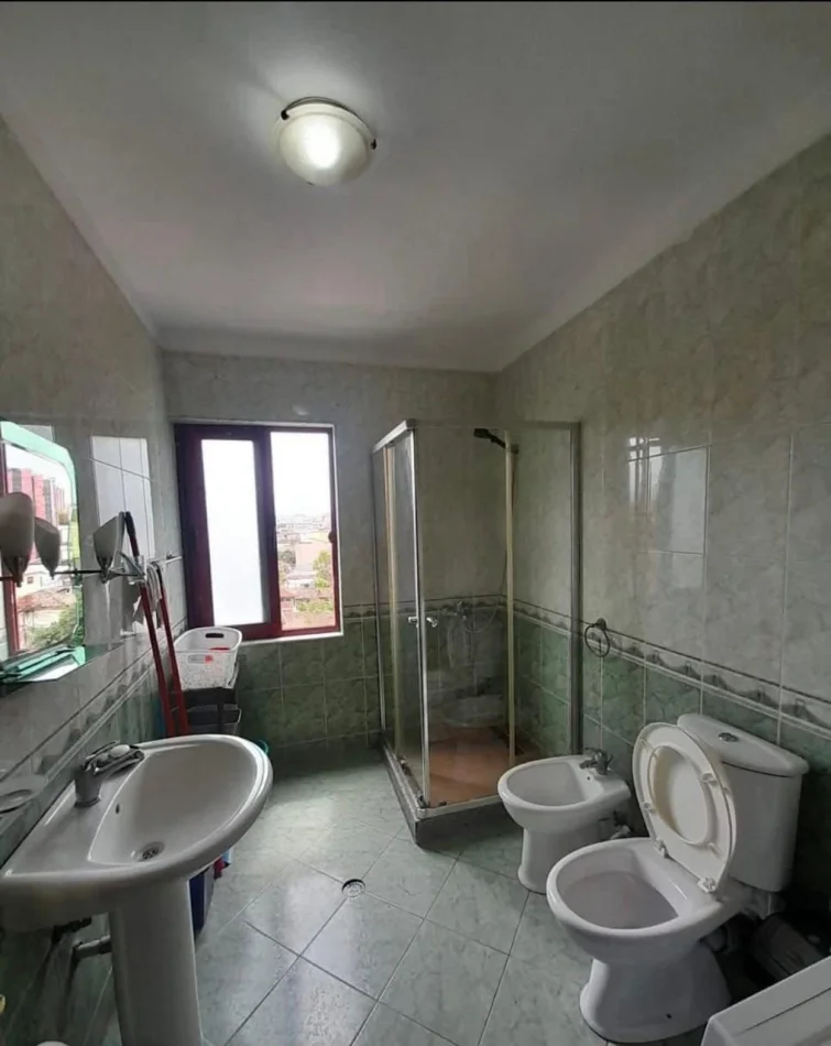 Tirane, jepet me qera apartament 1+1 Kati 3, 70 m² 550 € (Medreseja)